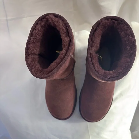 UGG Classic Short Port Wine Color Sheepskin Shearling Boots Size W7 - Picture 4 of 6